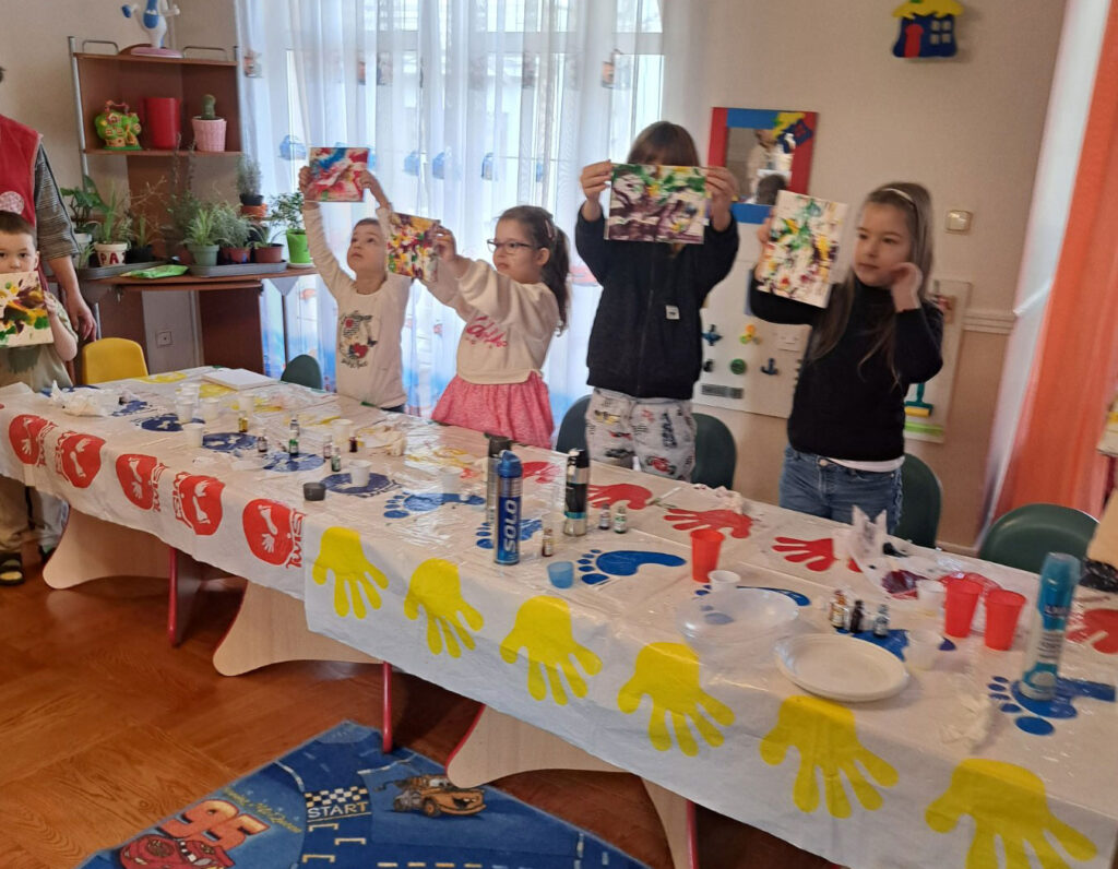Read more about the article Big Teeth, Bigger Smiles: A Day of Science Magic at Kindergarten Skazka
